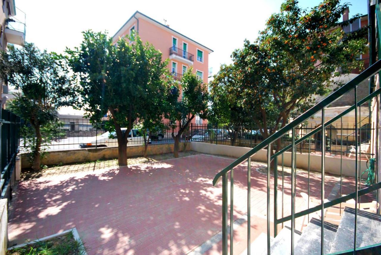 Appartamenti Con Giardino E Posto Auto Per Famiglie Finale Ligure Exterior foto