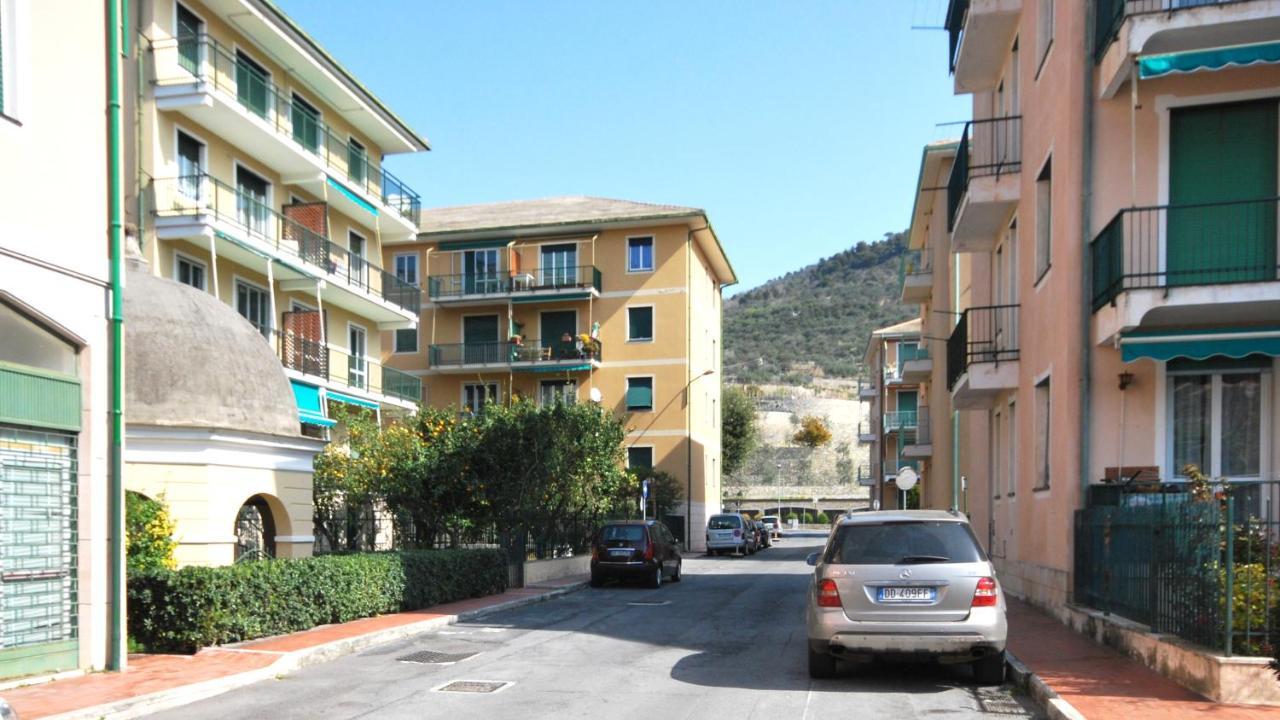 Appartamenti Con Giardino E Posto Auto Per Famiglie Finale Ligure Exterior foto